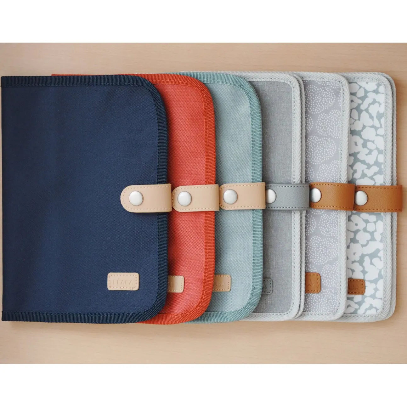 Protege Carnet De Sante Heather Grey